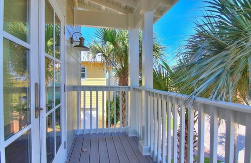 Cinnamon Shore House | Stunner w/Wrap-Around Porch near Beach Access in Cinnamon Shore