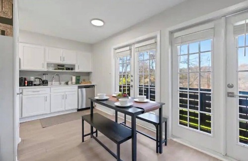 West Campus Apartment | Stunning Area! King Suite, Balcony & Free Parking– Next to UT