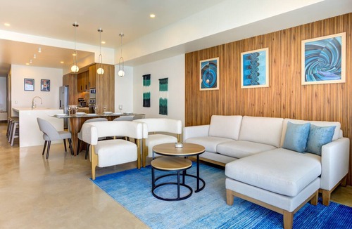 Las Glorias Apartment | Stunning Beachfront with Rooftop Pool, Gym Balcony