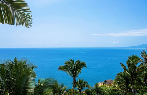 Conchas Chinas Villa | STUNNING VILLA, JACUZZI, POOL & STAFF