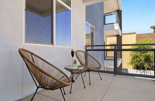 La Buena Vida Apartment | Stunning Westgate CozySuites by stadium with pool 8