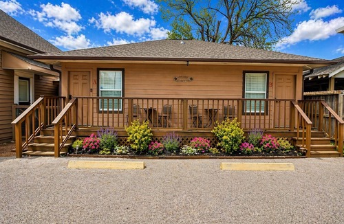 Greater East End Apartment | Stylish 1BR Full Kitchen Walkable Location Free Parking Apt A