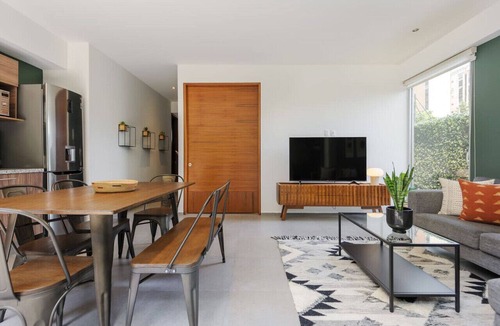 Cuauhtemoc Apartment | Stylish 2-Bdr Haven with Relaxing Balcony