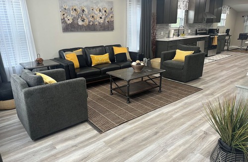 College Station House | Stylish 2Bdrm in perfect location-close to A&M, Midtown Park, & Blinn