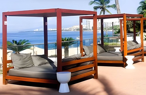 North Hotel Zone House | Stylish 2BR retreat w/balcony & beach access