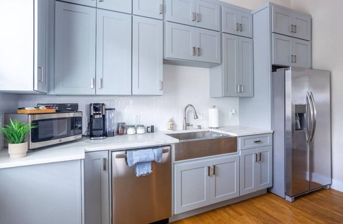 Eastside Promise Neighborhood Apartment | Stylish 3BR Bungalow | Family & Group Ready | 1 Mi to River Walk + Alamo
