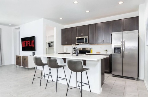 Tamaron House | *Stylish & Bright* King Queen Beds*Backyard*Garage