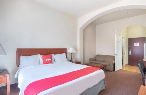 Clute Hotel | Stylish Space Near Jackson Park Trails – Affordable Rates