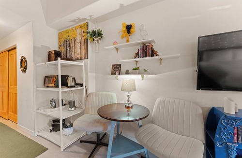 Mountain House Condo | Stylish Studio Retreat - Near Keystone Slopes, Pool & Hot Tub!