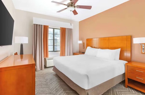 Palo Verde Hotel | Suite with Kitchen + Modern Comfort Near Tucson Botanical Gardens - 1.4 mi
