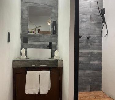 De Mexicanos Hotel | Suites del Barrio