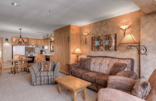 Big Sky Condo | Summit View- Big Sky Shoshone Ski in/Out, Pool, Hot Tub
