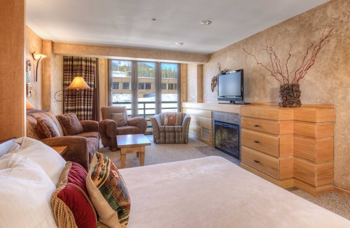 Big Sky Condo | Summit View- Big Sky Shoshone Ski in/Out, Pool, Hot Tub