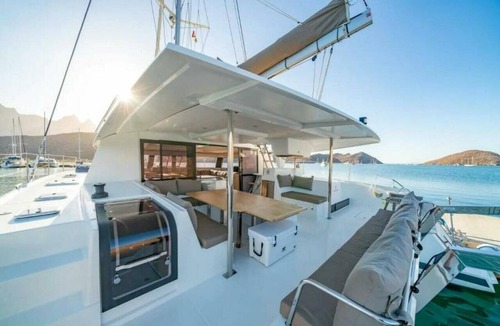 La Paz Boat Rental | Sun-Kissed Sailing in Mar de Cortez: A Baja California Sur Beach Experience