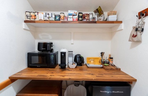 Newlands House | Sundance HQ - Two master suites + two bedrooms w private baths. Walk to Pearl St