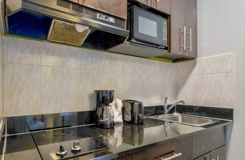 North San Antonio - SAT Hotel | Sunny ADA 2- Bed|Pool|Free parking