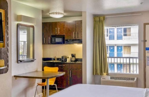 North San Antonio - SAT Hotel | Sunny ADA 2- Bed|Pool|Free parking