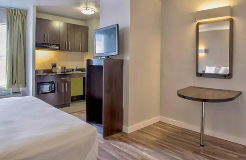 North San Antonio - SAT Hotel | Sunny ADA 2- Bed|Pool|Free parking