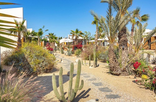El Pescadero House | Sunny Bungalow with a Pool and Near the Beach