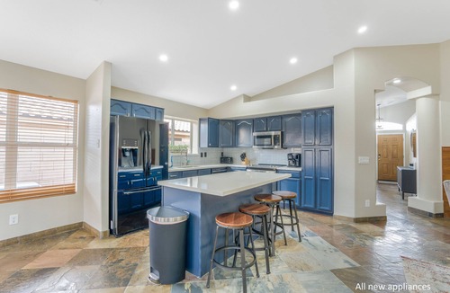 Peoria House | Sunny Days, Poolside Fun, and Space to Relax & Recharge ☀️💦
