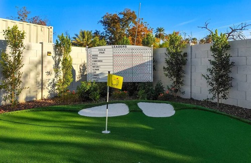 Mesa House | Sunset Greens - Golf Simulator, Putting Green, Gam