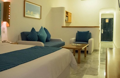 Zona Hotelera Resort | Sunset Marina Resort and Yacht Club - 4 stars!