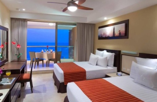 Buenos Aires Hotel | Sunset Plaza, Ocean View,Two Queen Beds,