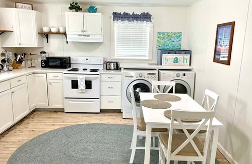Long Mott Apartment | Sunsets on the ocean view - steps to Seadrift lighted fishing pier. Hurry here!