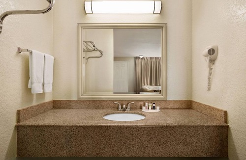 Corsicana Hotel | Super 8 by Wyndham Corsicana