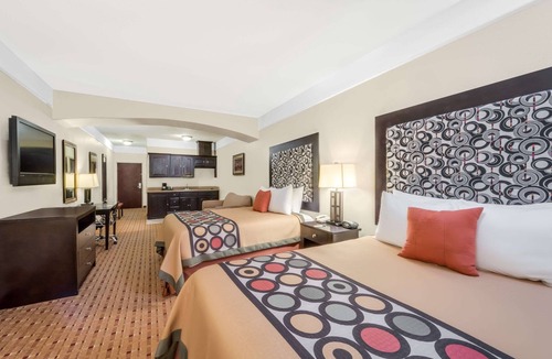 Hidalgo Hotel | Super 8 by Wyndham Hidalgo/McAllen Area