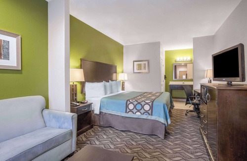 Mansfield Hotel | Super 8 by Wyndham Mansfield LA