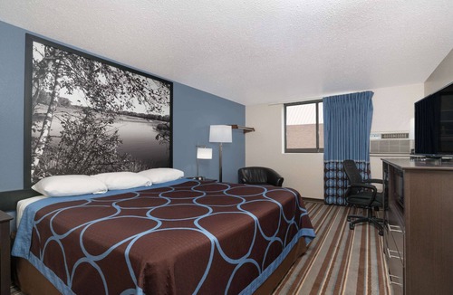 Willmar Hotel | Super 8 by Wyndham Willmar
