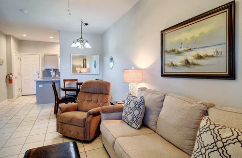 Port Aransas Condo | Super cute first floor unit at fabulous Sea Isle Village!