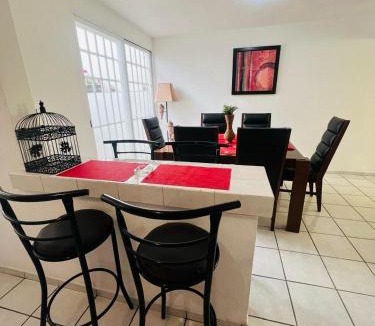 Queretaro House | Super zona comercial y cerca de todo