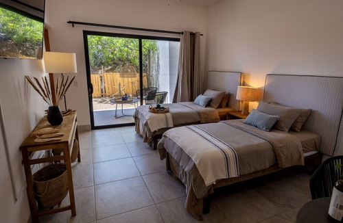 Vinorama Apartment | Surfers Hideaway · Walk to Beach · Private Garden · Pool & Jacuzzi