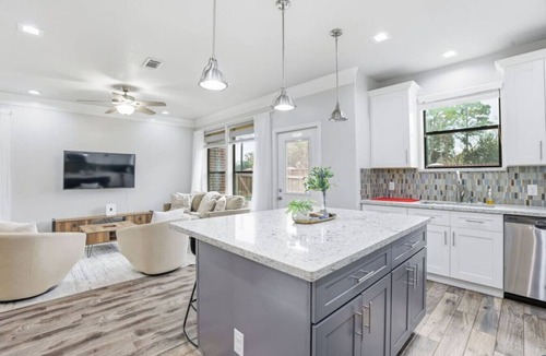 Greater Fondren Southwest House | SW Houston 1BR | King Bed, Sleeps 4