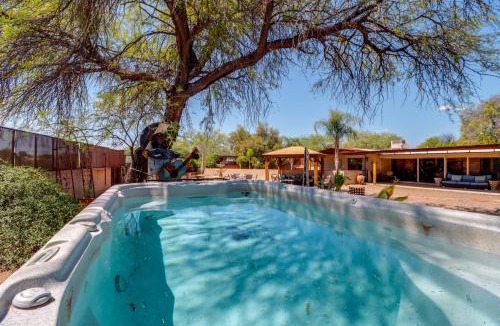 Tucson House | Swim Spa & Courtyards: Tucson Estate Near Sabino