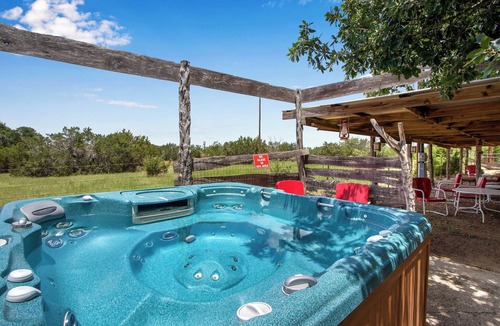 Dripping Springs Apartment | Swing On Inn - Morning Glory Suite
