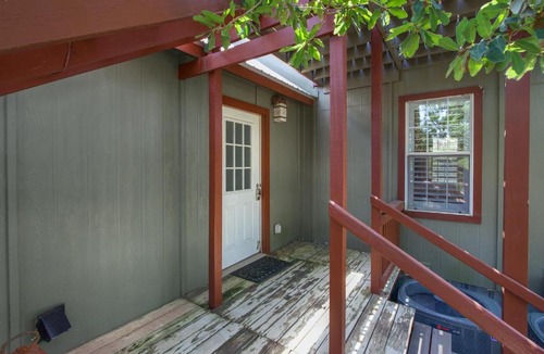 Dripping Springs Apartment | Swing On Inn- Suite Thyme