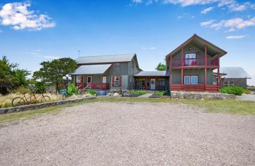Dripping Springs House | Swing On Inn