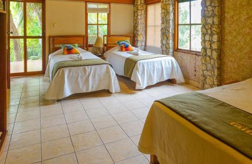 Flores Hotel | Taitza