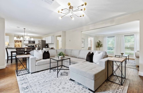 Grapevine House | TCH - Spacious 5bd/2.5ba in Grapevine w/Workspace