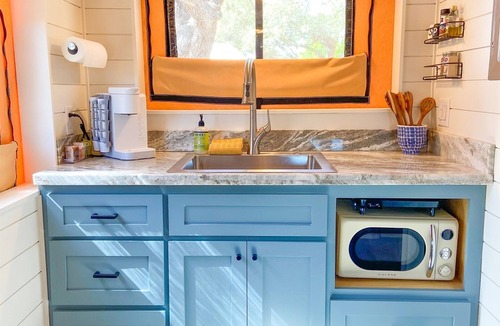 Ingram Cabin | Tent | Pool Firepit Lake Hot tub River Heat/AC