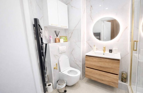 Passy Apartment | Terrace Studio Steps from Trocadéro & Eiffel