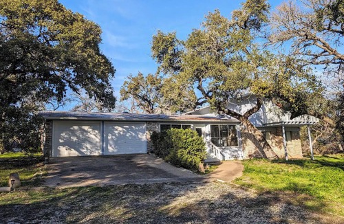 Austin House | Terrific 5-bedroom Hill Country Retreat in Austin