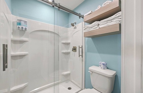 Flour Bluff Hotel | Texas Gulf Coast Family Room - Private Entry & Marina Views