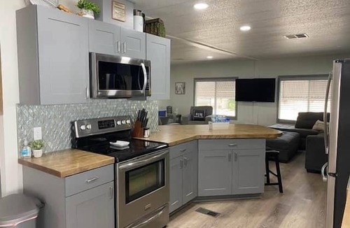 Roosevelt House | The Angler-A Spacious & Comfortable Lake Getaway