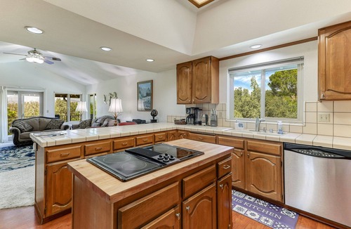Redding House | The ARK Villa - Mountain Views & Swimming Pool