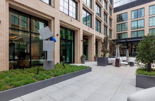 Fort Worth Cultural District Hotel | The Crescent Hotel | Courtyard Suite | Near Botanical Gardens