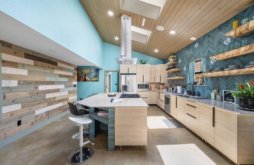 Leander House | "The Drive Thru"@Lake Travis A proper GAME ROOM you can literally DRIVE Thru